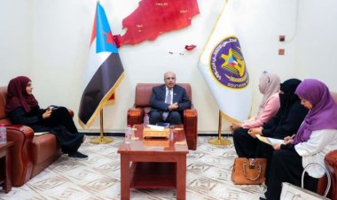 الكثيري يطّلع على نشاط مؤسسة لأجلك يا عدن ويشيد بجهودها