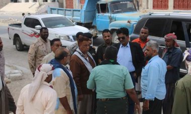 المدير العام لمديرية مدينة المكلا يتفقد أحياء روكب وبويش بمنطقة شرق مدينة المكلا