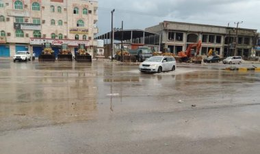 أمطارٌ وسيول متفرّقة تشهدها حضرموت والمحافظ بن ماضي يوجّه بمواصلة فتح الشوارع والانتشار الأمني لحفظ الأرواح.