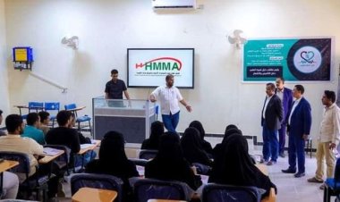 محافظ شبوة يتفقد سير الدراسة في كلية الطب ويدشن قاعة التدريب بمكتب الشباب والرياضة