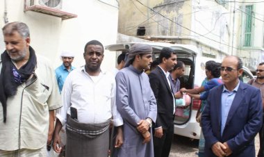 لجنة الاغاثة في انتقالي المهرة تواصل تقديم المساعدات للمتضررين من اعصار "تيج"