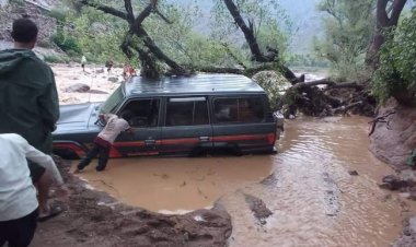 تضرر عشرات المنازل والمزارع جراء الامطار وسيول المتدفقة على منطقة بلاد الاحمدي بالازارق