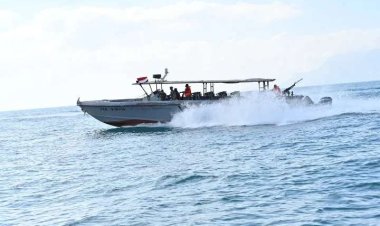 المهرة.. ضبط عبري على متنه بحارة باكستانيين وبحوزتهم مواد مخدرة