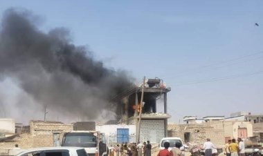 وفاة شخص وإصابة آخر في حريق وقع في معمل ثلج قيد الانشاء بالقرب من ميناء الشحر