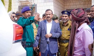 محافظ شبوة يتفقد سير العمل في مصلحة الأحوال المدنية بالمحافظة