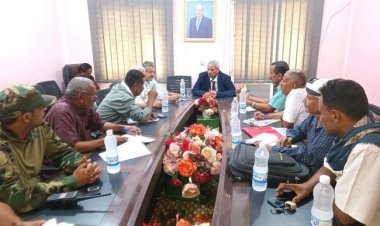 محافظ لحج يؤكد على أهمية تطوير المظهر الجمالي للمدن الحضرية وتوسعة مشاريع المساحات الخضراء