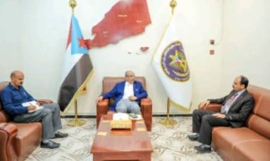 الكثيري يطّلع على آليات تطوير عمل الهيئة العامة للبريد