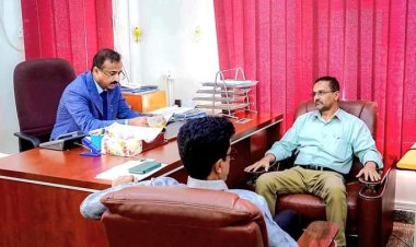 المحافظ بن الوزير يطلع من باقطيان على التجهيزات الجارية لتركيب “23” محطة لخدمة الجيل الرابع في شبوة.