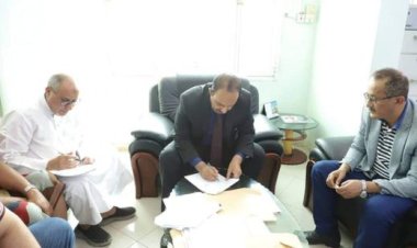 محافظ حضرموت يوقع عقد تأهيل طريق جول مسحة – المنطقة الصناعية