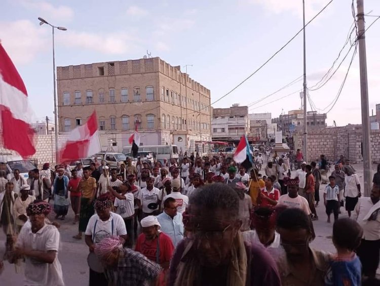 فريق الهلال بغيل باوزير يختتم احتفالاته بذكرى اليوبيل الذهبي لتأسيسه المتزامنة مع الذكرى الستين لثورة الرابع عشر من أكتوبر