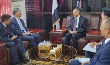 وزير الصناعة يبحث مع السفير الكوري تعزيز وتطوير العلاقات الاقتصادية والتجارية بين البلدين الصديقين.