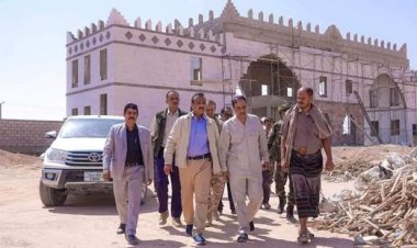 محافظ شبوة يتابع تطورات الأعمال الإنشائية بحرم جامعة المحافظة