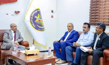 الكثيري يطّلع على تقرير عمل الهيئة المجتمعية ويشيد بنشاطها