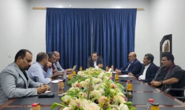 الوزير السقطري يلتقي بفريق منظمة العون للتنمية الإنسانية ويبحث معهم مشاريعهم القادمة