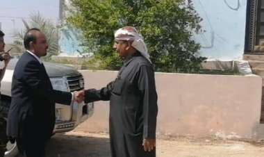 محافظ حضرموت يقدّم واجب العزاء في وفاة "الشيخ أحمد بن سالم باذياب العوبثاني"