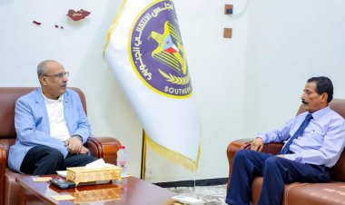 رئيس الجمعية الوطنية يطّلع على سير العملية التعليمية بكلية الإعلام جامعة عدن