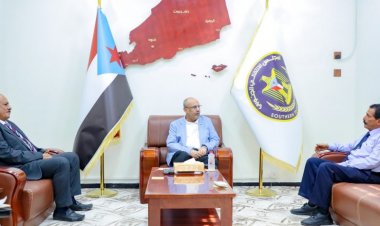 رئيس الجمعية الوطنية يطّلع على سير العملية التعليمية بكلية الإعلام جامعة عدن.