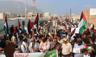 مظاهرة جماهيرية حاشدة في سقطرى تضامناً مع غزة