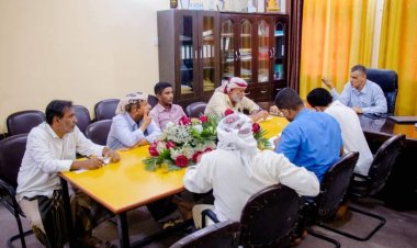 خلال لقائه بالمدير العام لمديرية غيل باوزير  رئيس إنتقالي المديرية يشدد على أهمية  تسويق المشروعات الخدمية للمنظمات الدولية المانحة