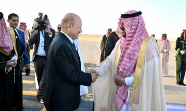 رئيس مجلس القيادة الرئاسي يصل الرياض للمشاركة في اعمال القمتين العربية والاسلامية