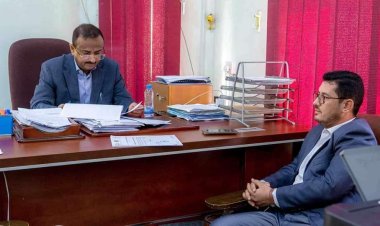 المحافظ ابن الوزير" يلتقي مدير عام صندوق صيانة الطرق بالمحافظة، ويشدد" على ضرورة صيانة شبكة الطرق الرئيسية بشبوة .