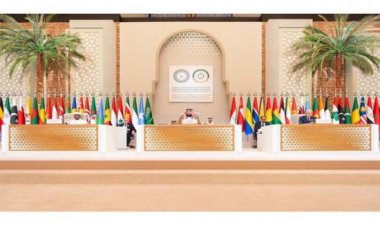 البيان الختامي لقمة الرياض يرفض محاولات تهجير الفلسطينيين