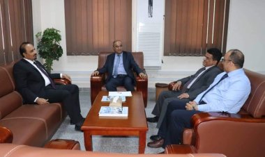 محافظ حضرموت يناقش مع وزراء المالية والنفط والكهرباء الاحتياجات الملحة لمختلف القطاعات الخدمية بالمحافظة