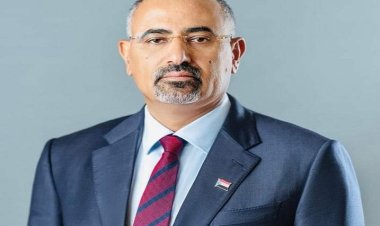 الرئيس الزُبيدي يُعزَّي بوفاة المخرج المسرحي الكبير جميل محفوظ