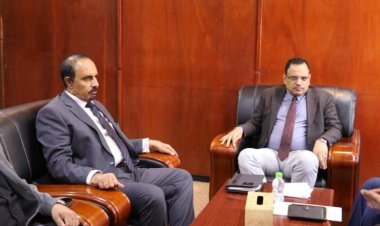 محافظ حضرموت يناقش مع الوزير السقطري الأوضاع المتعلقة بالقطاعين والسمكي بالمحافظة