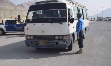 شرطة السير تواصل الحملة المرورية لضبط الباصات الغير المرقمة والخارجه عن الجاهزيه فنياً