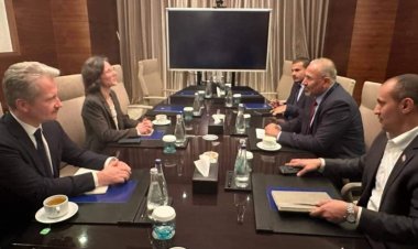 الرئيس الزُبيدي يناقش مع سفيرة بريطانيا المستجدات المتعلقة بمسار السلام في بلادنا