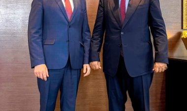 الرئيس الزُبيدي يلتقي القائم بأعمال السفير الروسي لدى بلادنا