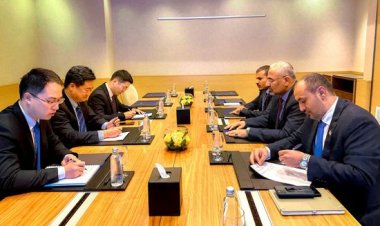 الرئيس الزُبيدي يحث الصين على دور أوسع بدفع عملية السلام