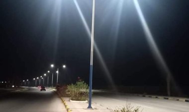 المقدم باحارث وبتنسيق مشترك مع مؤسسة الكهرباء لتنفيذ المرحلة التانية من إصلاح الإنارة في الخط العام “المطار”