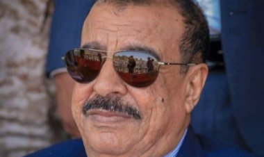 اللواء بن بريك يُعزّي في وفاة اللواء المناضل عبد الله أحمد بن أحمد الحالمي