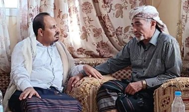 محافظ حضرموت يزور اللواء الركن محمود الصبيحي بمنزله بلحج ويؤكد أنه سيظل رمزًا للشجاعة والتضحية