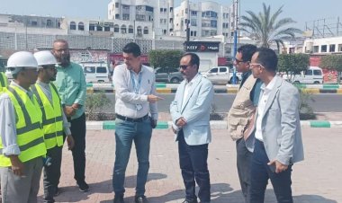 العاصمة عدن.. الزهري يسلم مشروع إعادة تأهيل ساحة العروض بخورمكسر للجهة المنفذة