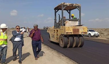 الأمين العام للمجلس المحلي بأبين يدشن أعمال مشروع سفلتة الطريق الممتد من جولة دغلان إلى ملعب خليجي عشرين