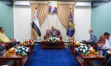 رئيس الشؤون الخارجية يلتقي الباحث السياسي البريطاني نيل باتريك