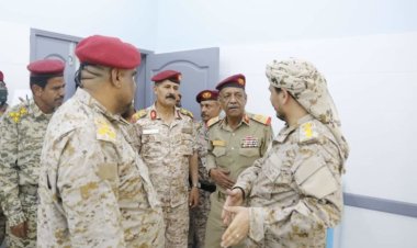 اللواء بارجاش ونائب رئيس هيئة العمليات بوزارة الدفاع يزوران المستشفى العسكري