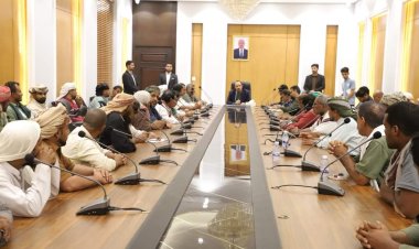 مشائخ وأعيان وأبناء أحياء ديس المكلا يؤكدون وقوفهم الى جانب السلطة المحلية بالمحافظة ومساندتهم لجهودها في حفظ الأمن ودعم التنمية