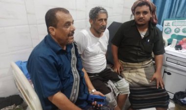 رئيس عمليات محور أبين العقيد محمد قاسم عطوه يطمئن على صحة المناضل عميران الجهوري