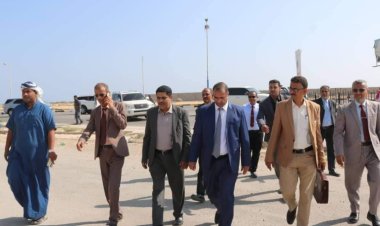 المحمدي يستقبل الوزير الزعوري في مطار الريان