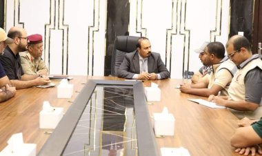 محافظ حضرموت يشيد بتدخلات الهلال الأحمر الاماراتي في الجوانب الانسانية والاغاثية.