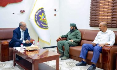 رئيس الجمعية الوطنية يشيد بالأداء الأمني والعسكري لقوات الحزام الأمني