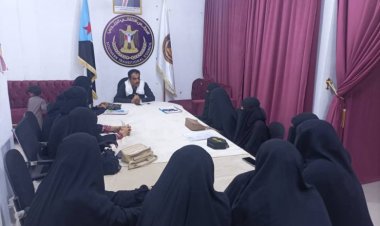 نائب رئيس انتقالي المهرة يلتقي بمندوبات طالبات الجامعة والمعاهد من مديريات المحافظة