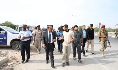 توجيهاتٌ لمحافظ حضرموت بفتح الإتجاه الثاني للطريق العام الدولي لمطار الريان