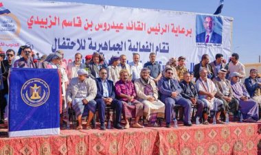 جماهير شبوة تحتفي بعيد الاستقلال وتجدد الولاء للرئيس الزُبيدي