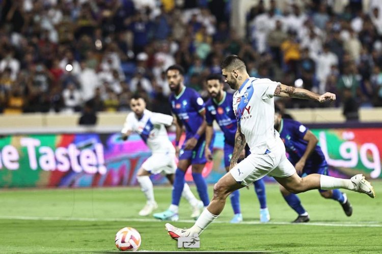 الهلال يرسخ صدارته لدوري روشن السعودي بالفوز على الفتح