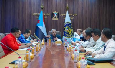 العاصمة عدن.. الهيئة القانونية والحقوقية تحذر من تداعيات أي اجراء حكومي لا يقابله زيادة حقيقية في المرتبات